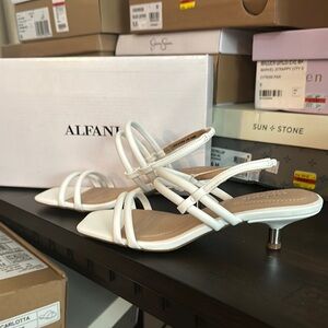 NIB ALFANI PAULINA WHITE SANDALS